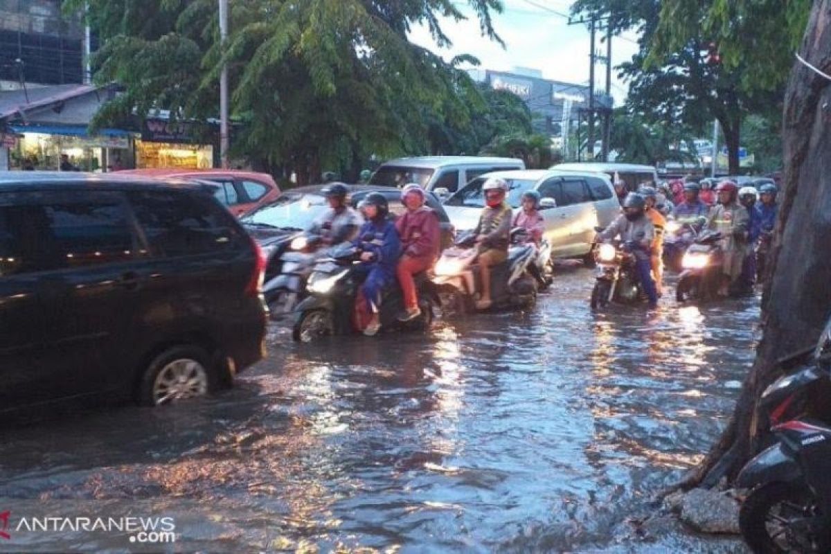 BMKG prakirakan potensi hujan lebat disertai angin di beberapa wilayah