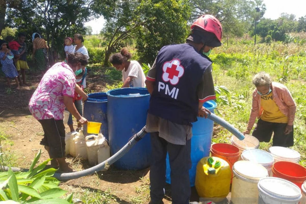 PMI distribusi 533.500 liter air bersih bantu korban bencana di NTT