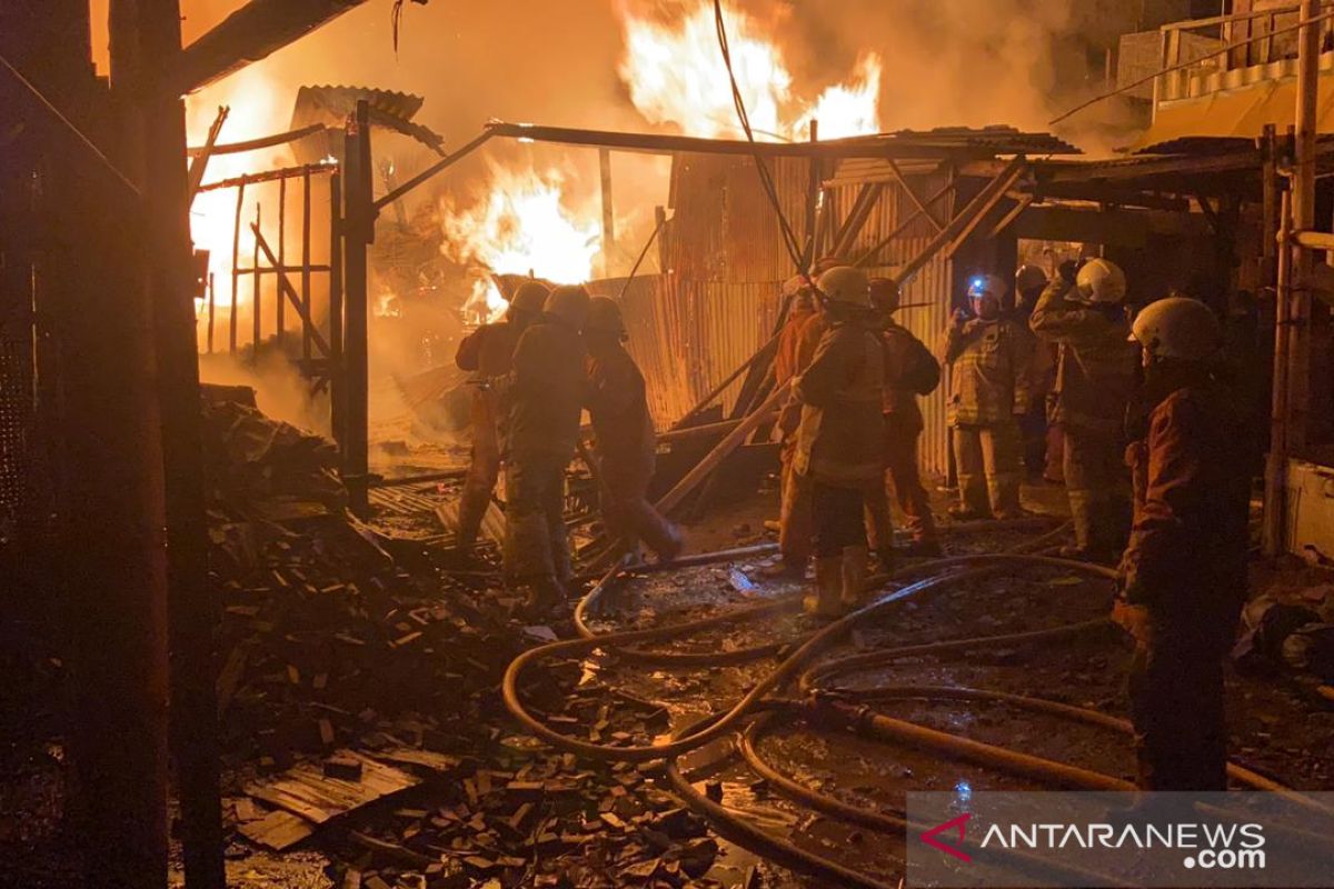 Rabu dini hari, dua kejadian kebakaran di Jakarta