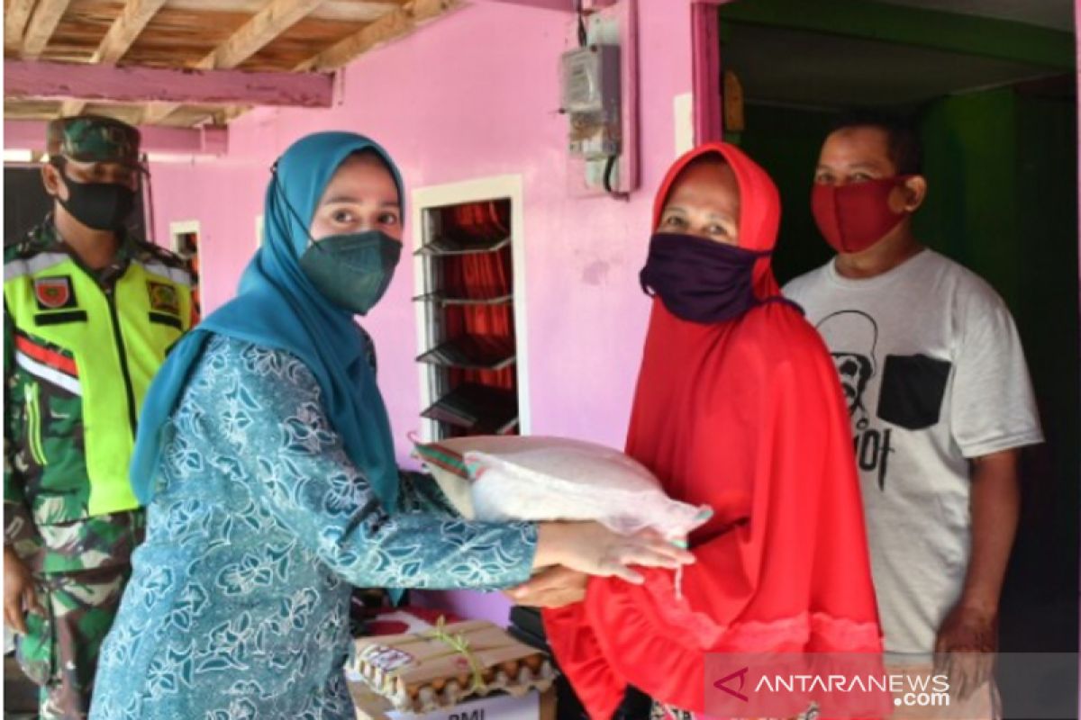 Pemkab Sinjai "Sedekah Sembako" pada peringatan Hari Kartini
