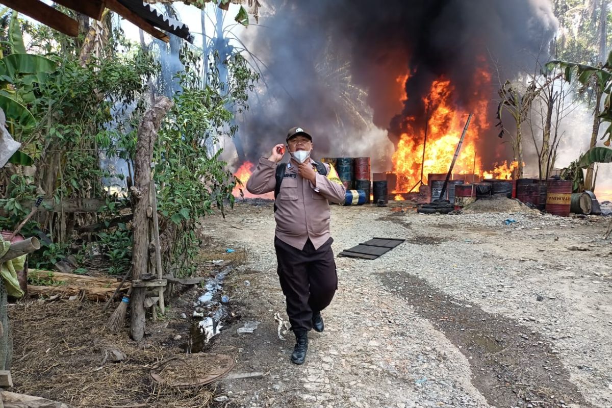 Penyulingan minyak milik Supriono di Padang Tualang Langkat terbakar