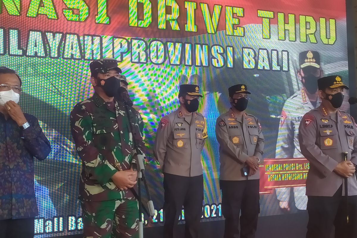 Military, police chiefs review drive-through vaccinations in Bali