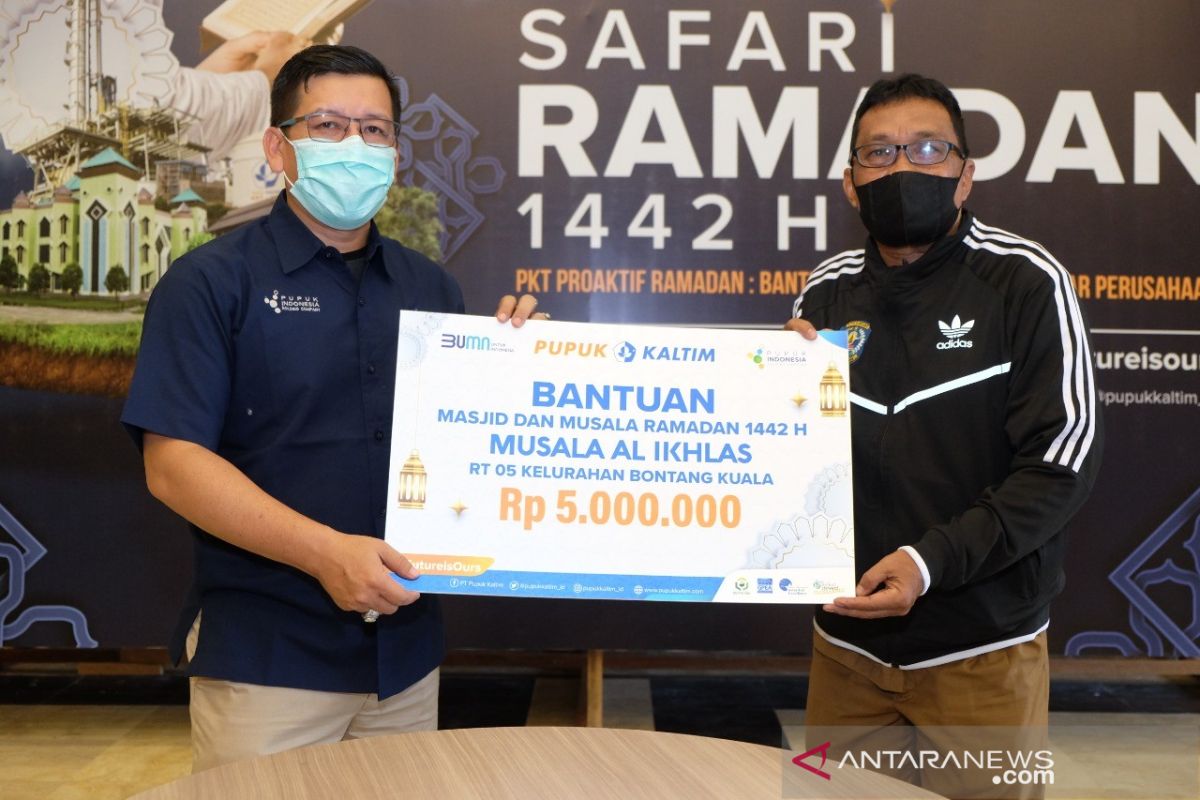 Safari Ramadan 1442 H, PKT Salurkan Bantuan Operasional Bagi Masjid dan Musala Sekitar Perusahaan