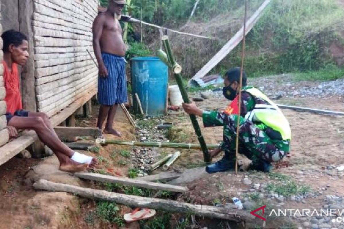 Babinsa Waropko anjangsana warga binaan ajak jaga keamanan lingkungan