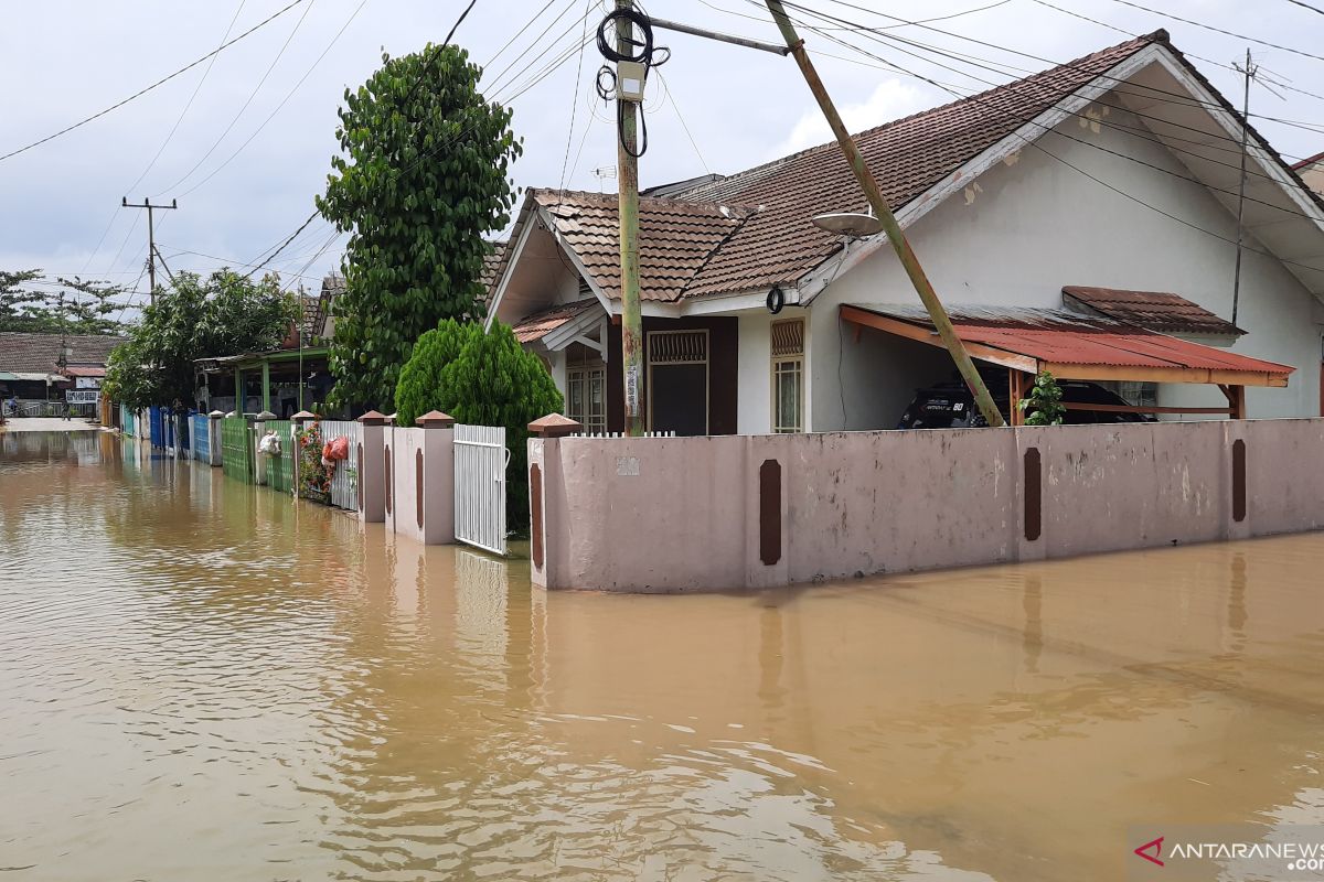 Hujan deras sebabkan air Sungai Sail banjiri Pekanbaru
