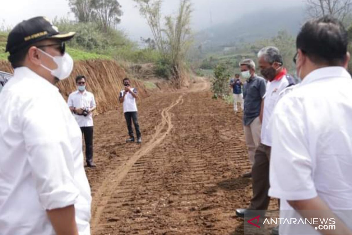 Tanah Datar bangun jalan sepanjang 2,5 KM diharapkan bisa menyokong kegiatan perekonomian masyarakat