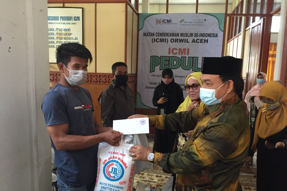 ICMI Aceh salurkan 150 paket sembako bagi fakir miskin dan anak yatim