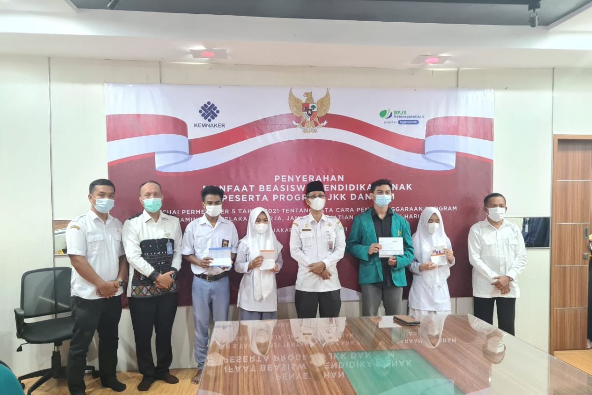 32 orang anak di Banda Aceh dapat beasiswa BP Jamsostek