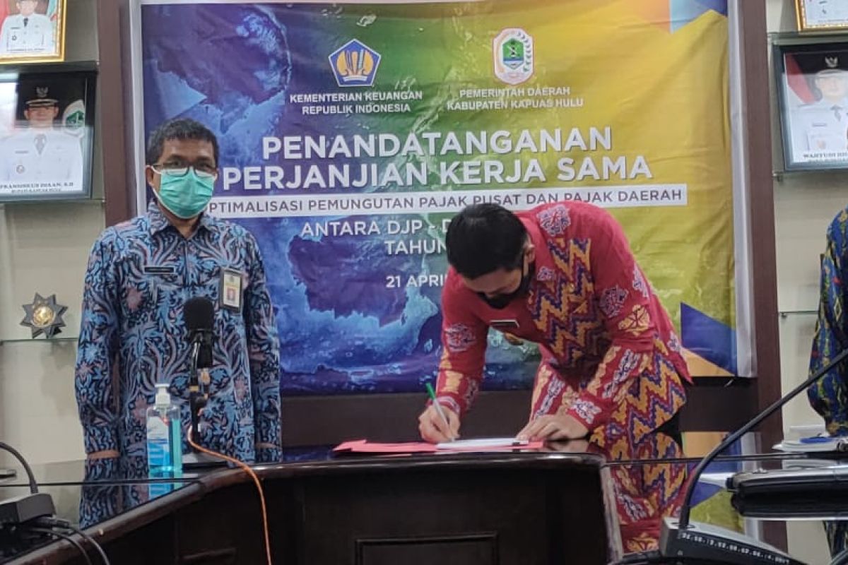 Bupati Kapuas Hulu tandatangani kerja sama pungutan pajak disaksikan KPK