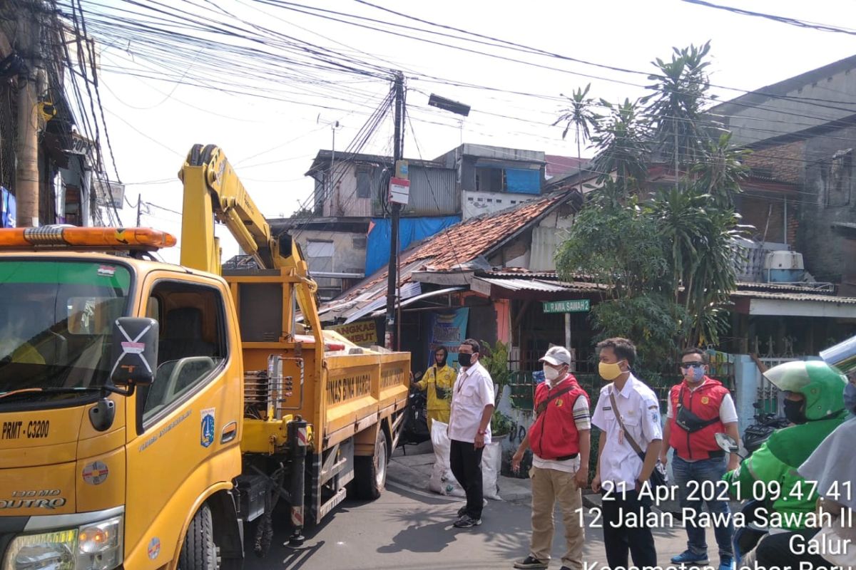 Pemkot Jakarta Pusat tutup JPO Johar Baru