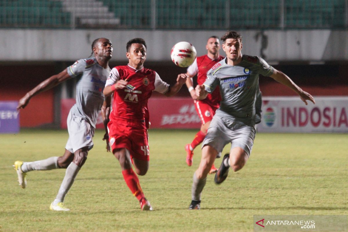 Persija Jakarta membungkam Persib Bandung 2-0