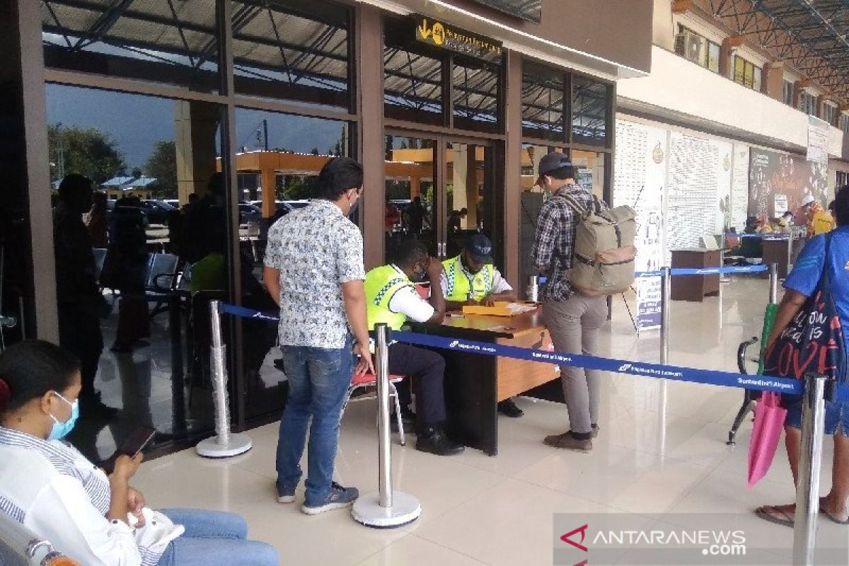 Arus Mudik-Tiket pesawat Jayapura ke Makasar mencapai Rp7 juta