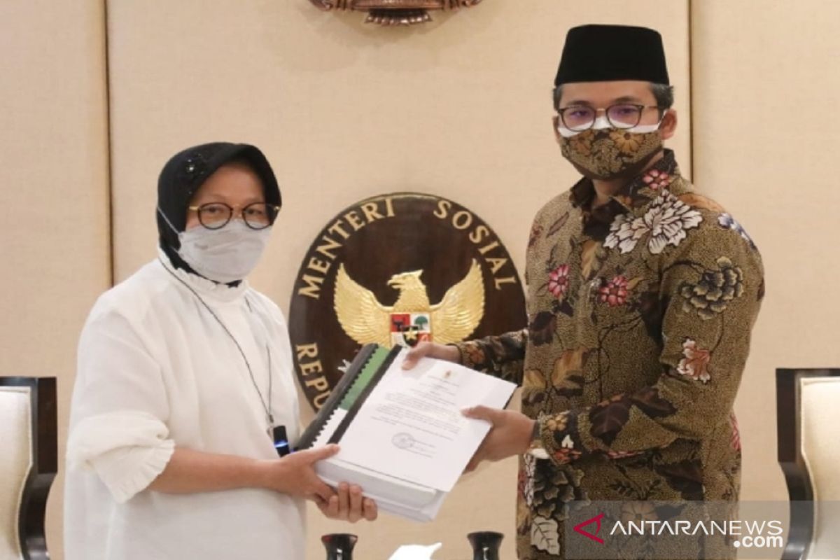 Bupati Bangkalan serahkan berkas pengajuan gelar pahlawan Syaichona Kholil