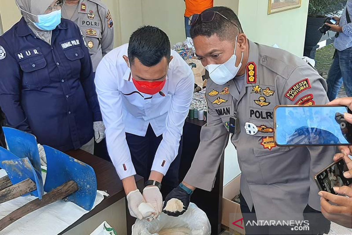 Polisi ungkap kasus pemalsuan gula pasir