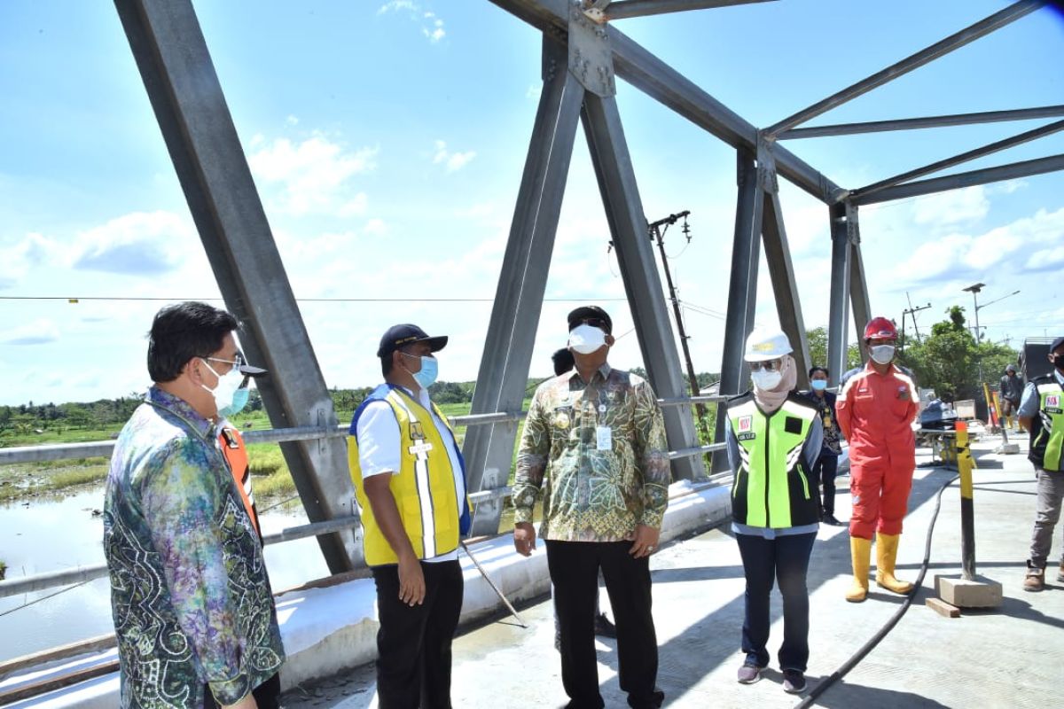 Trans-Kalimantan bridge in Mataraman can be crossed