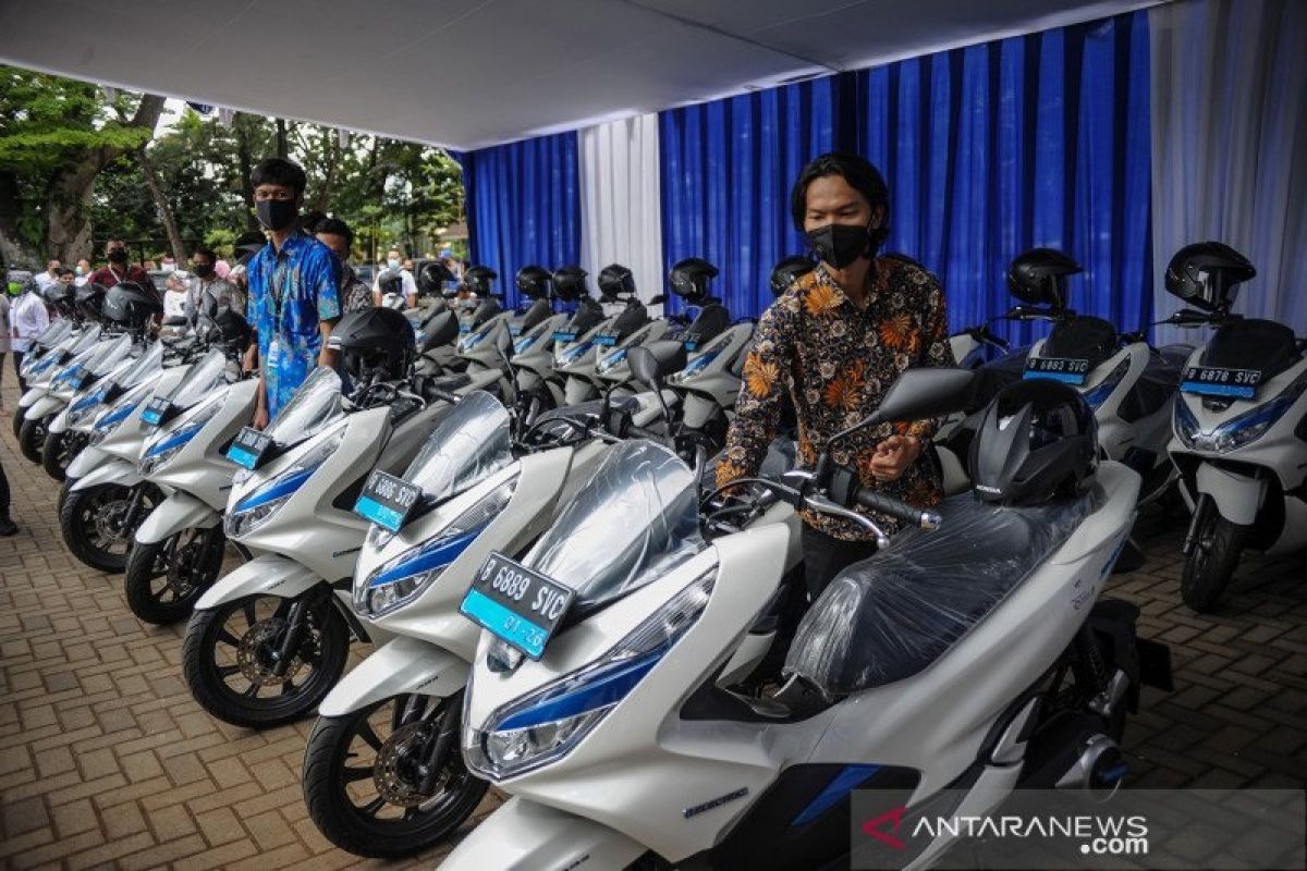SGD tunjuk diler resmi motor listrik  di Aceh