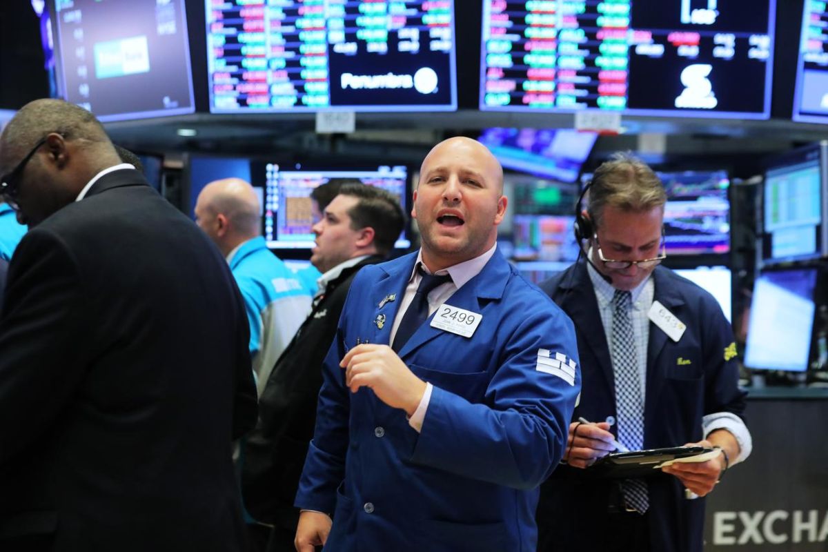 Saham-saham Wall Street bangkit dari penurunan dua hari, Dow melonjak 316,01 poin