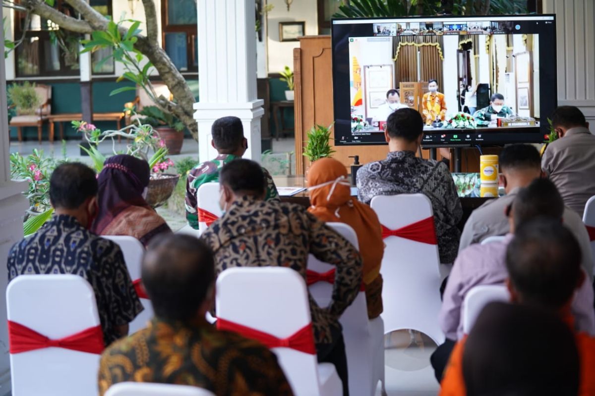 Gubernur Khofifah beri kelonggaran buruh migran-santri mudik lebaran