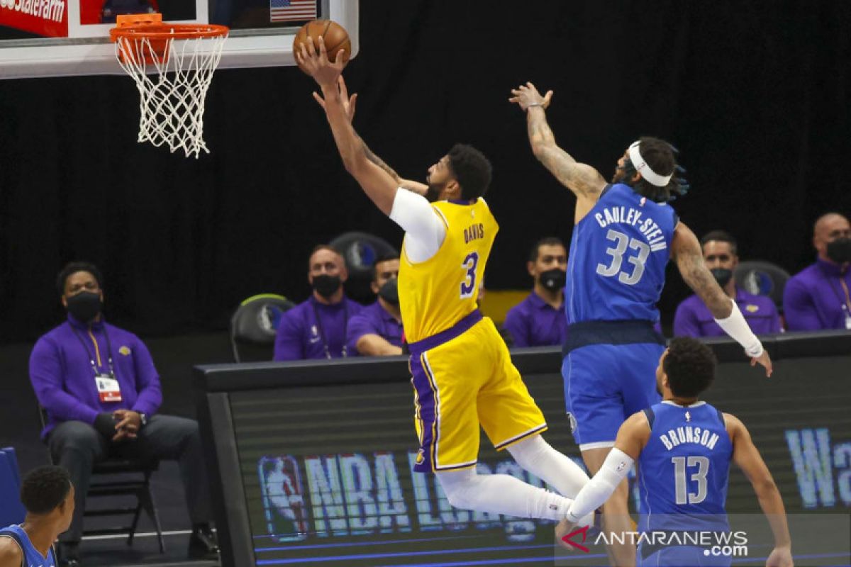 Meski Anthony Davis kembali, Lakers tetap kalah dari Mavericks