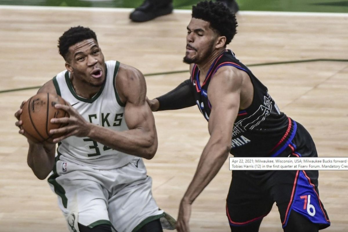 Giannis Antetokounmpo dominan saat Bucks tundukkan 76ers