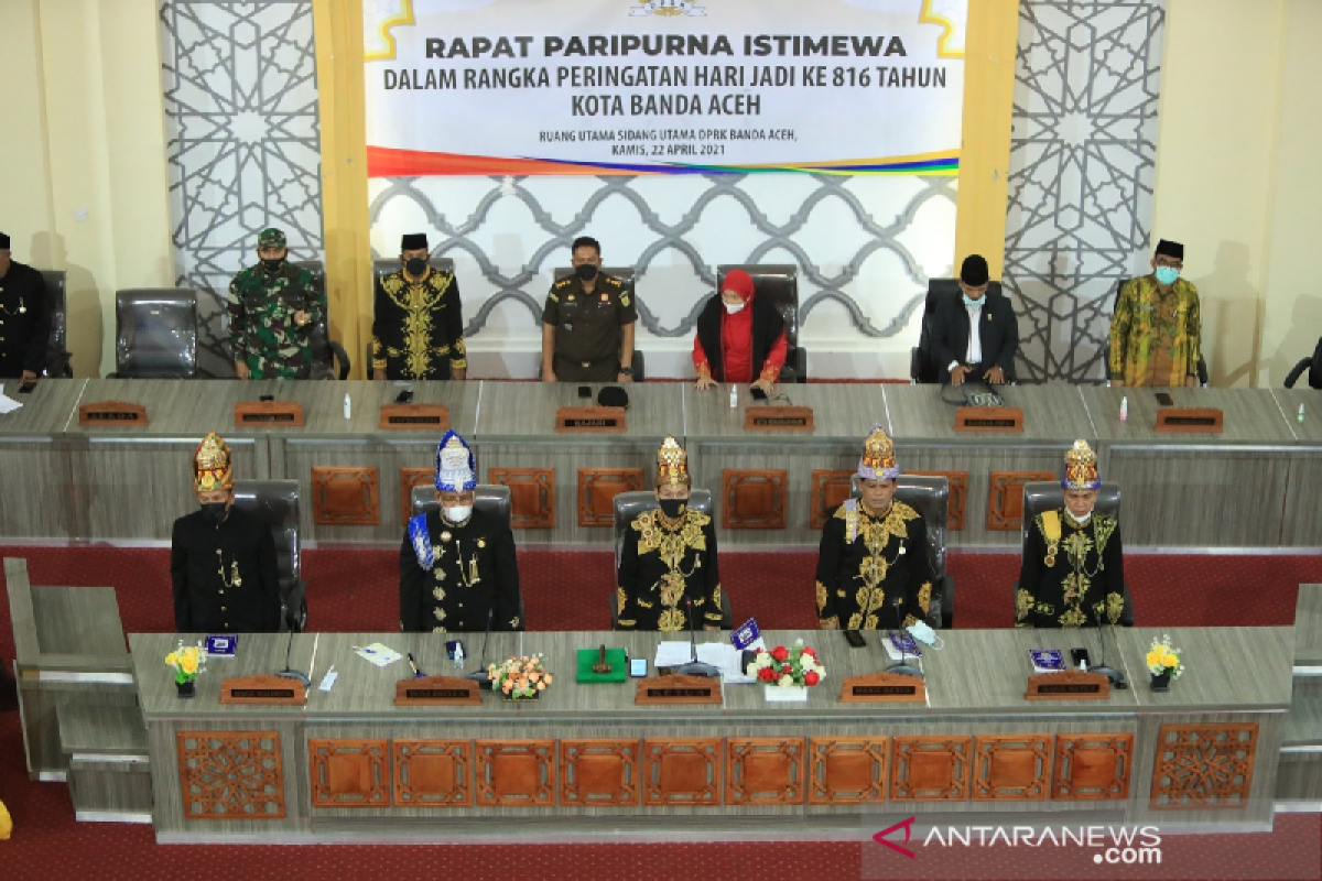 Wali Kota paparkan prestasi pada paripurna HUT Banda Aceh ke 816