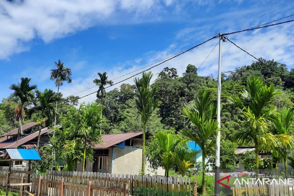 Pemkab Wondama bangun PLTS di kampung Dusner dan Muandarisi