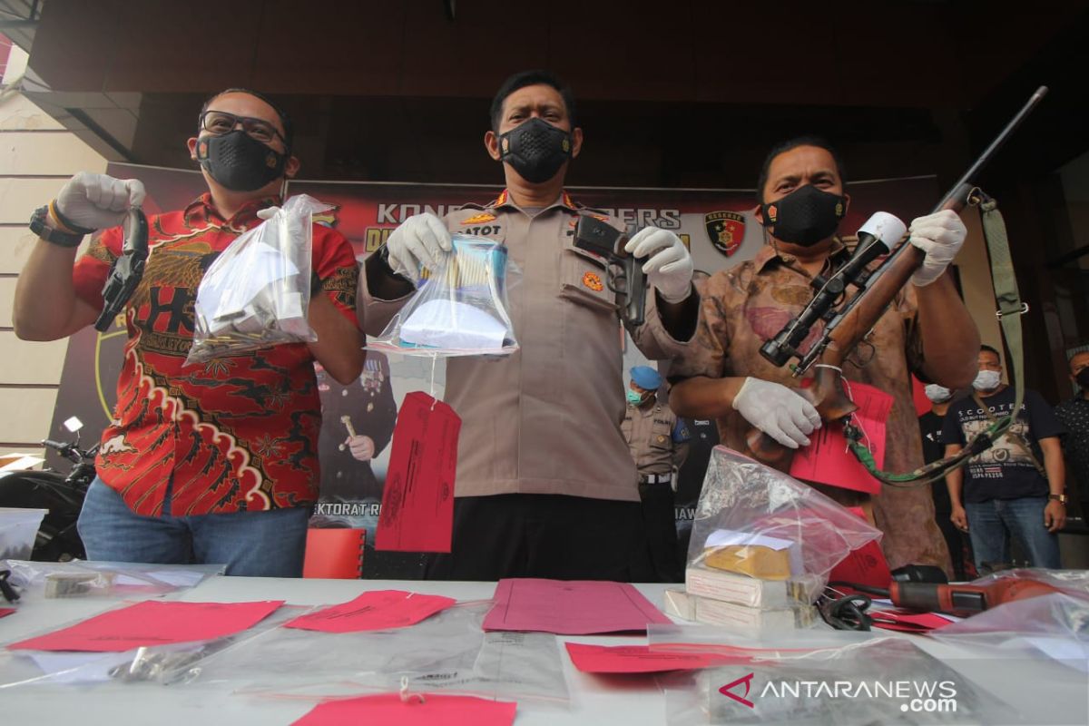 Polda Jatim tangkap guru SMP asal Malang perakit senjata api ilegal