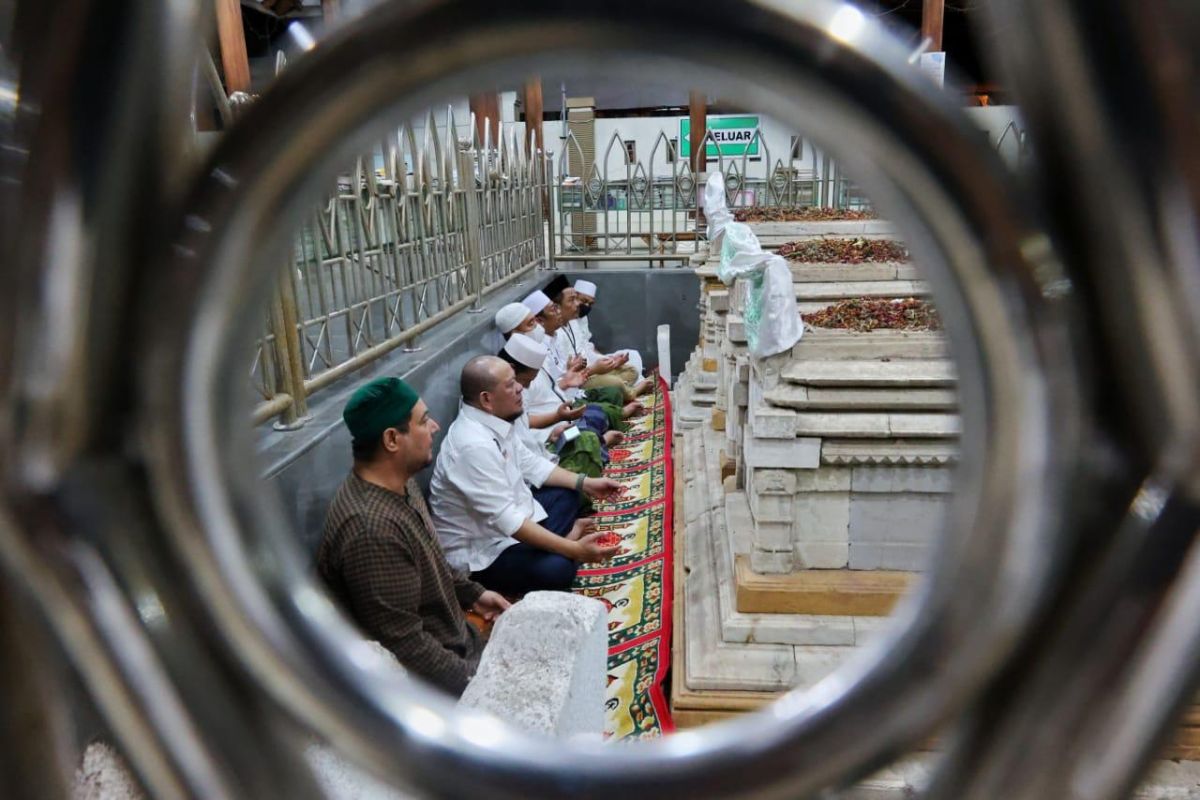 Titik balik balik transformasi spiritual LaNyalla di Masjid Sunan Giri