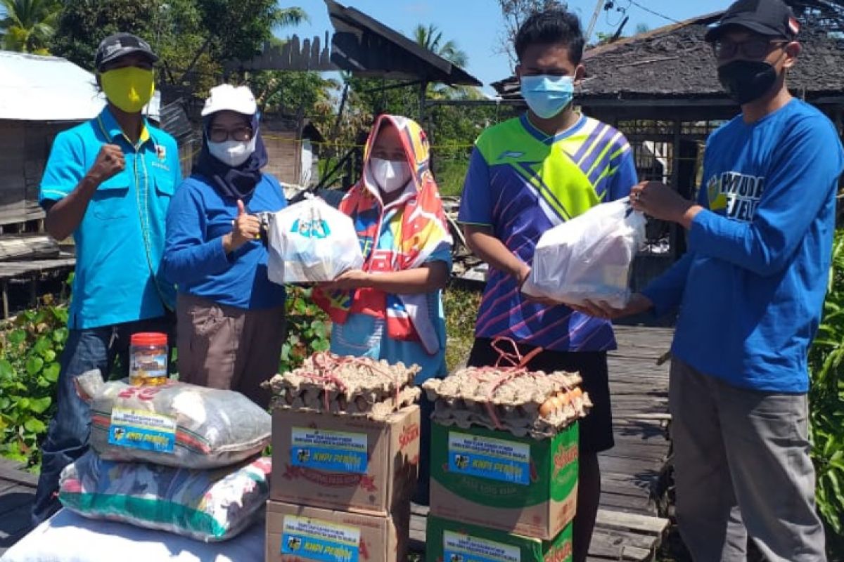 DPD KNPI Batola bantu korban kebakaran Desa Anjir Muara