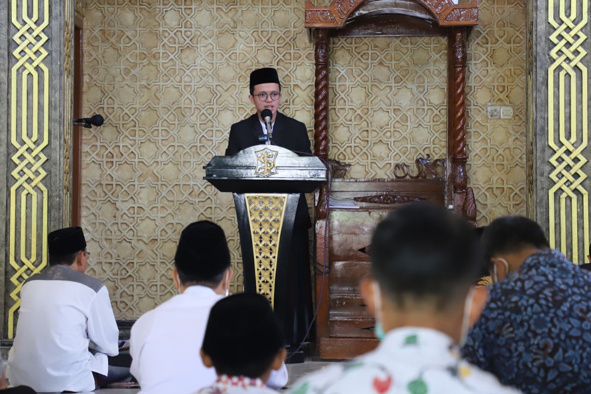 Pelajar SMP terpilih jadi khotib dan imam Shalat Jumat di Masjid Surabaya