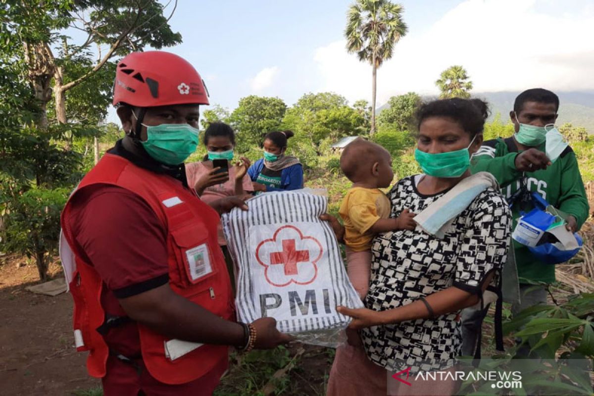 PMI Lembata distribusikan bantuan logistik ke Lokasi bencana banjir