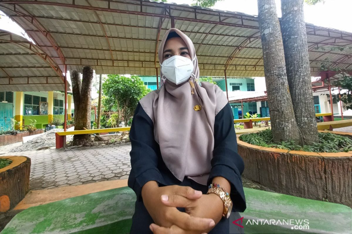 Guru madrasah di Agam ciptakan lagu Ayo Pakai Masker