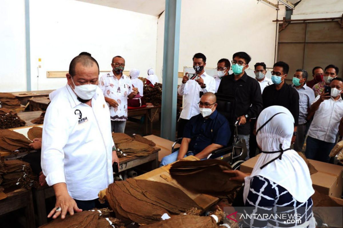 LaNyalla imbau buruh Jatim manfaatkan posko Pemprov bila tak dapat THR