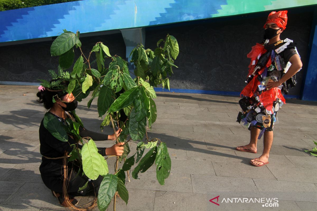 BEM Kehutanan Untan adakan aksi dan bagikan pohon di Hari Bumi