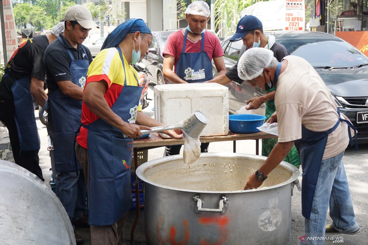 Bubur Lambuk, makanan berbuka khas Kuala Lumpur