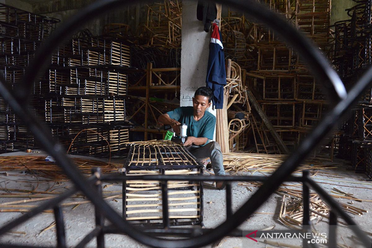 Produksi Keranjang Parcel Menurun