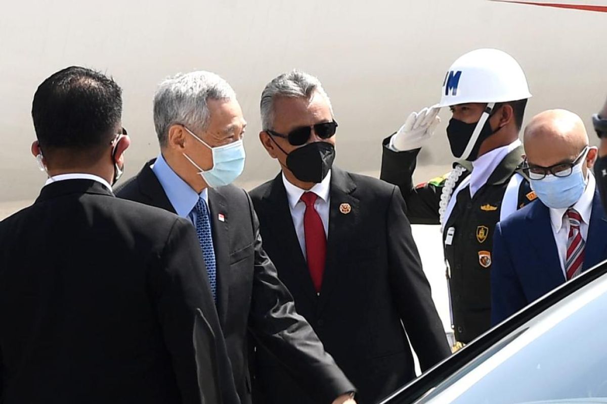 Singapore's PM arrives in Indonesia for ASEAN Leaders' Meeting