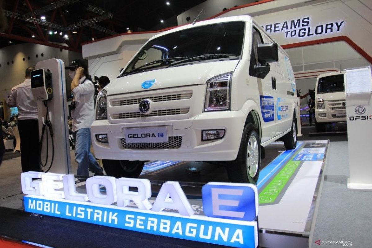 Pada ajang IIMS, kendaraan listrik DFSK Gelora E versi minibus sudah dipesan 4 unit