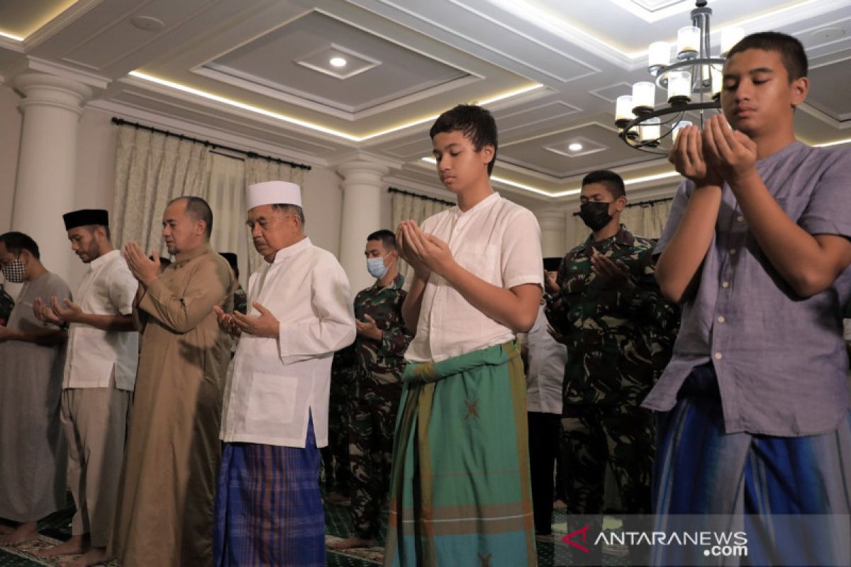 JK lakukan shalat gaib untuk awak KRI Nanggala-402