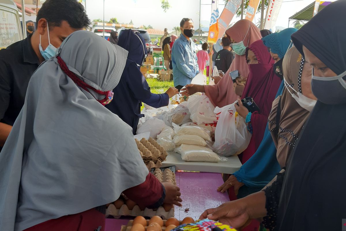 Gubernur Gorontalo minta barang di pasar murah jangan dijual lagi