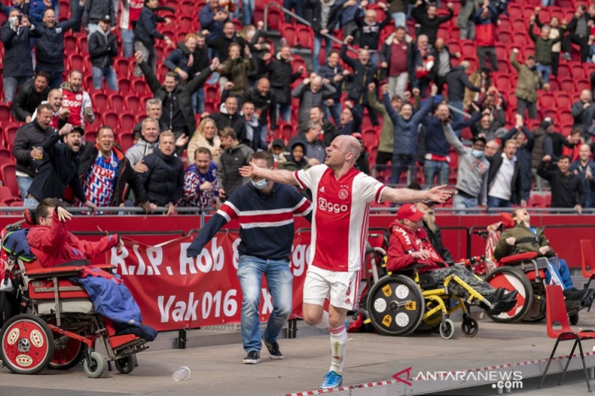 Ajax "kunci" gelar juara Liga Belanda seusai kalahkan AZ Alkmaar 2-0