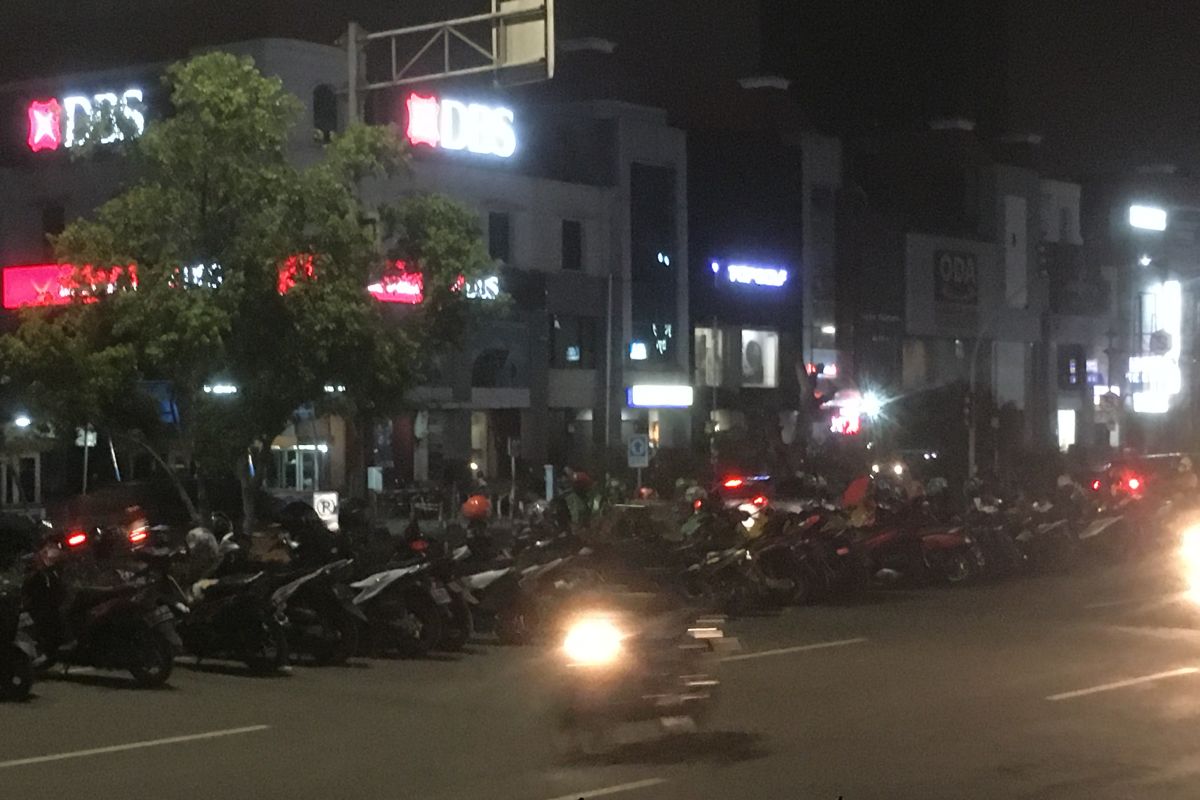 Puluhan sepeda motor parkir lagi di depan MOI pascapenertiban
