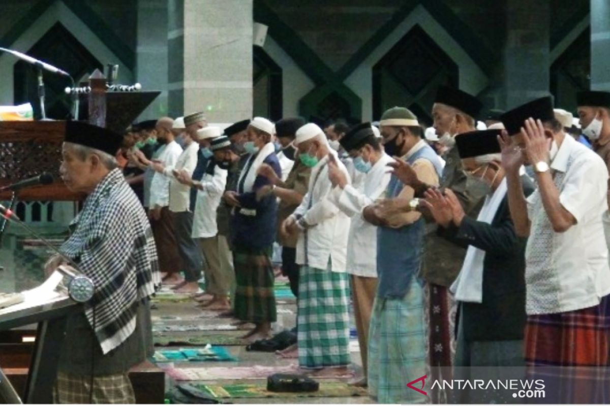 Jamaah Al-Markaz Makassar shalat gaib untuk awak KRI Nanggala-402