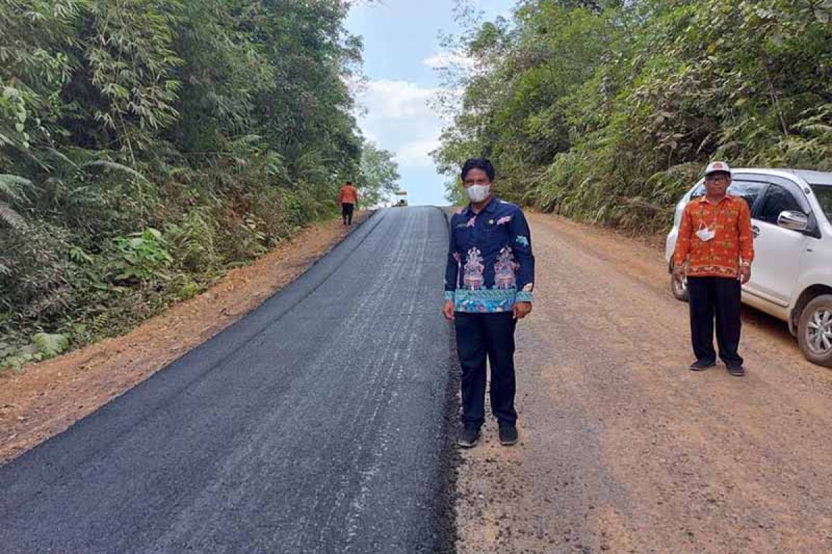 Ruas jalan Tumbang Miri  hingga Tumbang Marikoi mulai diaspal