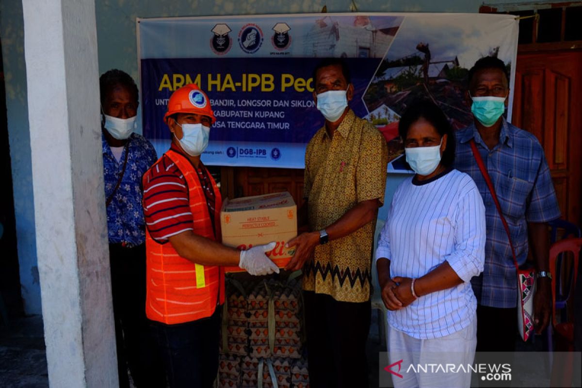 ARM HA-IPB salurkan 0,72 ton bantuan ke Tuapukan dan Babau, Kupang