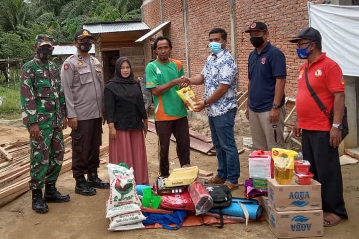 Korban puting beliung terima bantuan masa panik