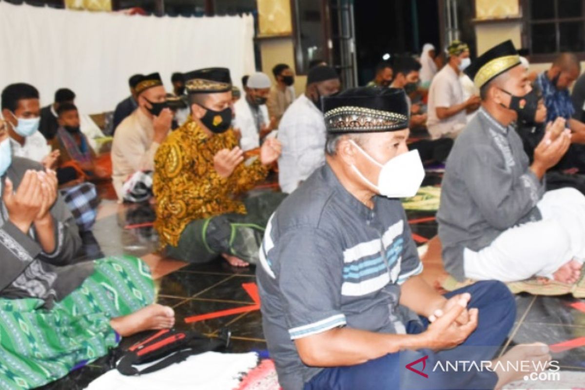 Prajurit TNI  Merauke lakukan doa untuk keselamatan KRI Nanggala