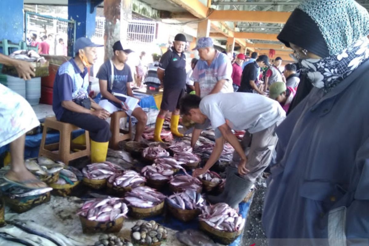 Cuaca mendukung hasil tangkapan nelayan di Makassar