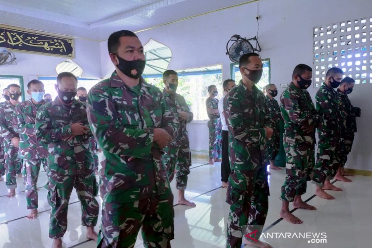 Prajurit TNI di Nagan Raya shalat gaib untuk kru KRI Nanggala 402