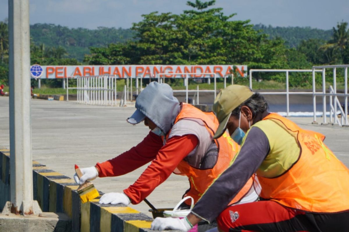 Kemenhub gelar padat karya di Pelabuhan Pangandaran